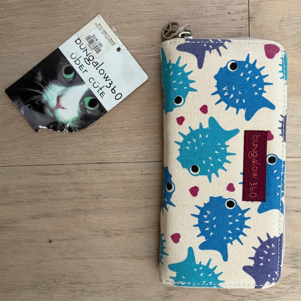 NWT Bungalow 360 canvas wallet puffer fish with hearts